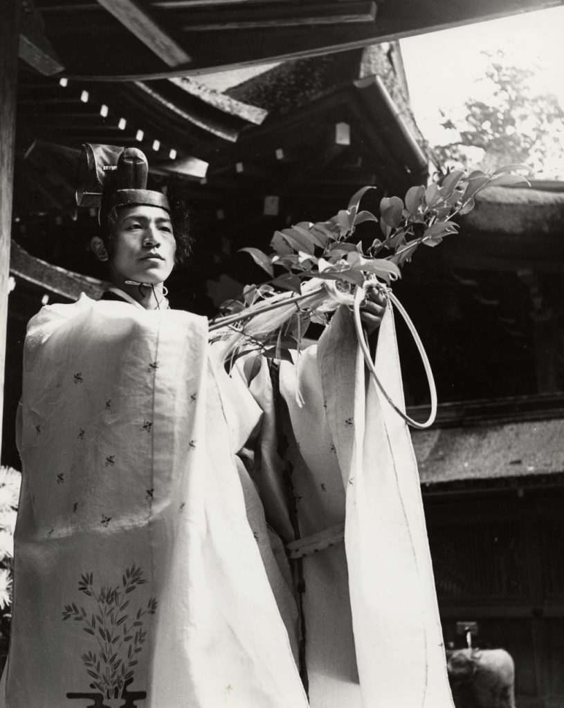 Shinto priest with onusa